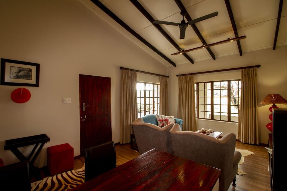 שלושלואי Emdoneni Lodge מראה חיצוני תמונה